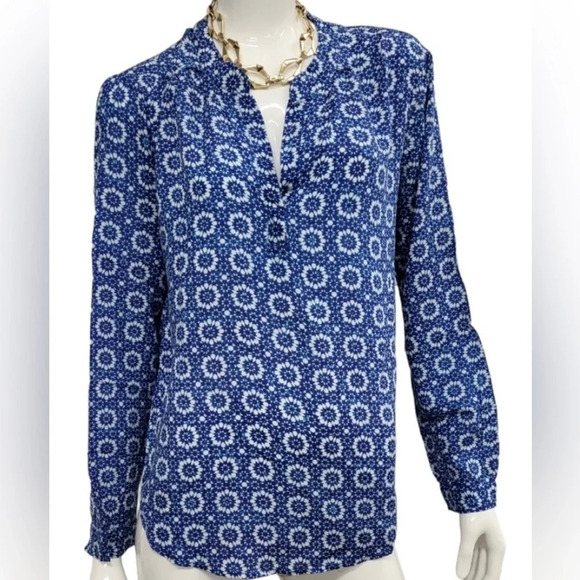 Velvet by Graham & Spencer Tops - VELVET By Graham & Spencer Printed Blue & White Long Sleeves BNWT Small